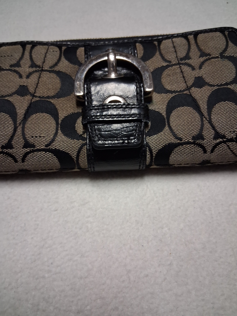 Vintage Coach Black/Tan Signature Canvas Buckle Zip Wallet - Picture 12 of 13